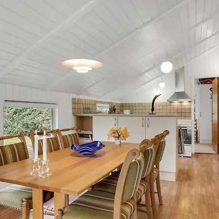 Pet Friendly In With Kitchen