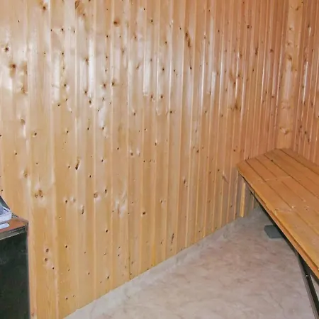 Pet Friendly In With Kitchen