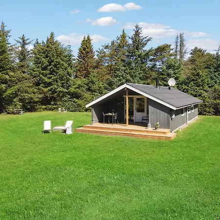 Pet Friendly In With Kitchen Holiday home