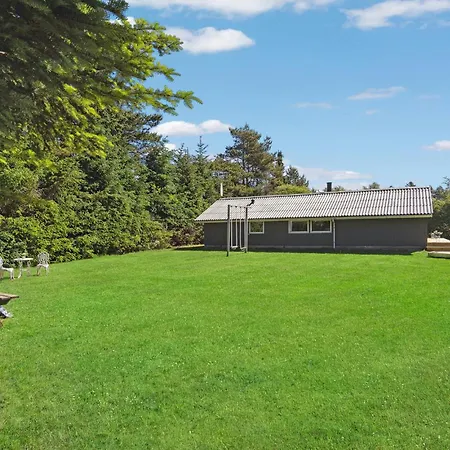 Pet Friendly In With Kitchen Holiday home